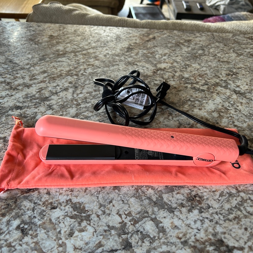Amika Coral Hair Straightener with Pouch